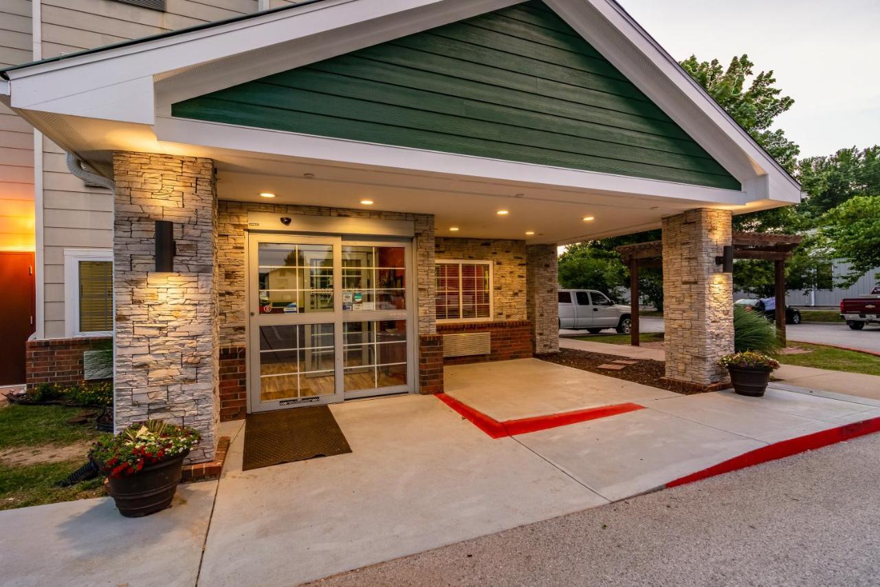 Hometowne Studios & Suites By Red Roof Bentonville Exterior foto