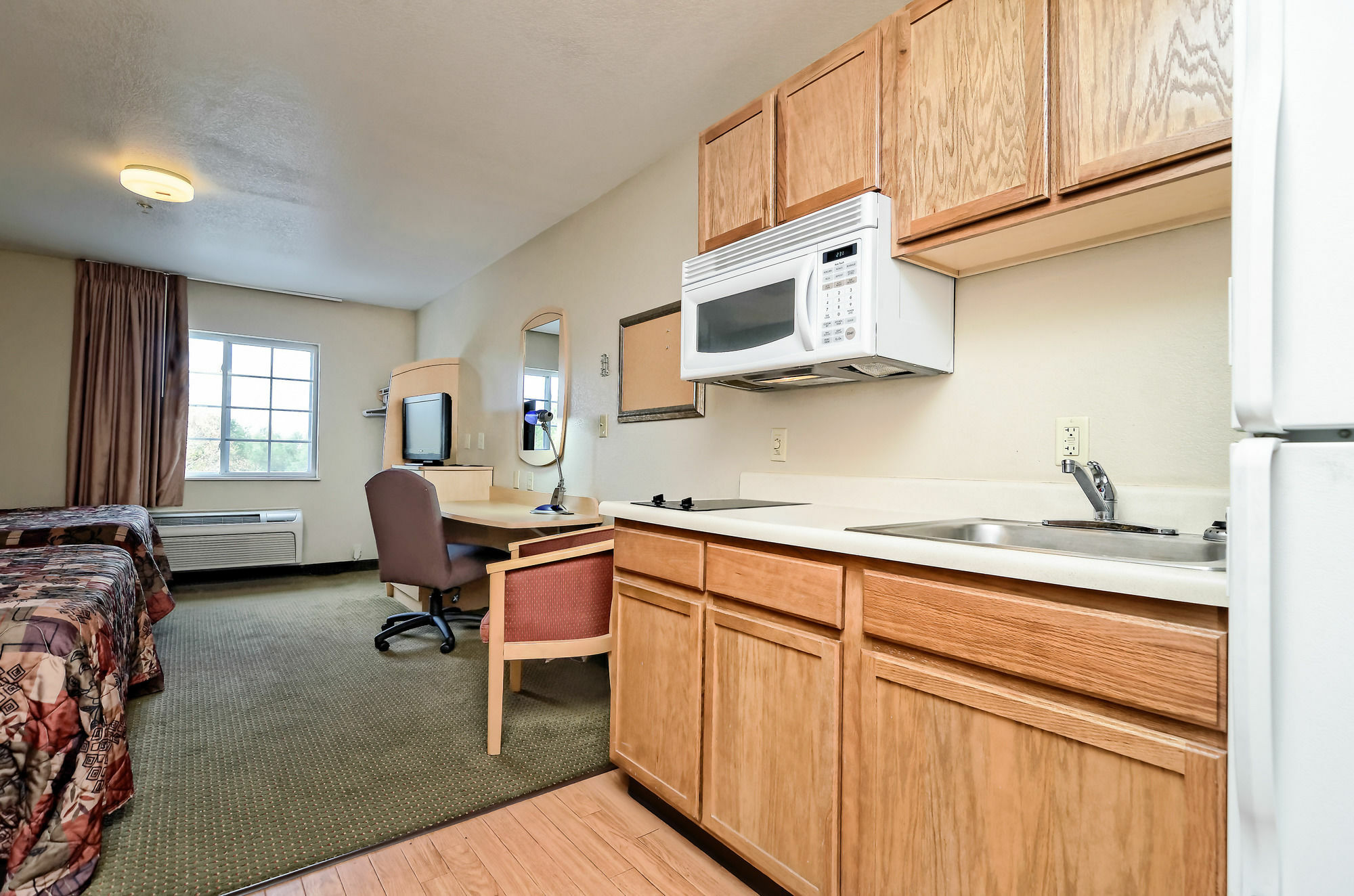 Hometowne Studios & Suites By Red Roof Bentonville Exterior foto
